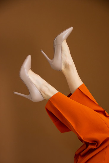 Жіночі туфлі Fabio Monelli 166991 бежеві демісезонні шкіряні