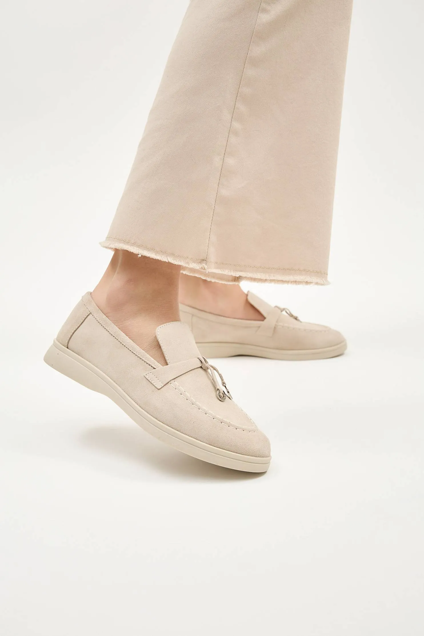 Туфлі лофери замшеві бежеві Loro 206180 у магазині Lonza Shoes