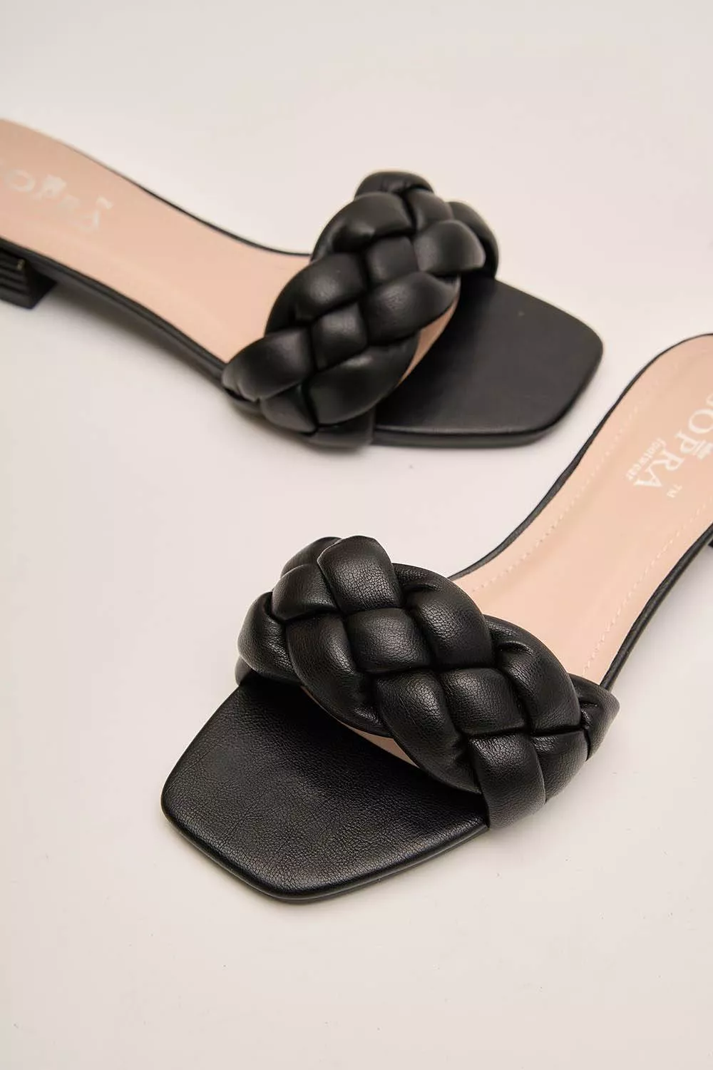 Шльопанці жіночі шкіряні SOPRA 168970 в магазині Lonza Shoes