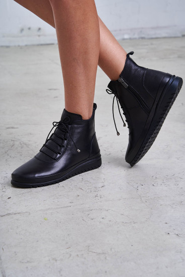 Женские ботинки Lonza 172421 черные демисезонные кожаные