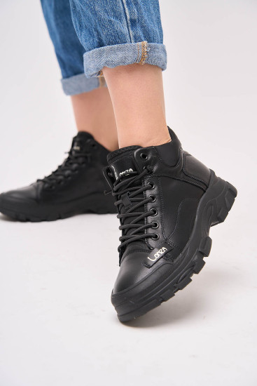 Женские ботинки Lonza 179047 черные демисезонные кожаные