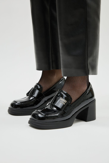 Жіночі туфлі Lonza 192259 чорні демісезонні лаковані