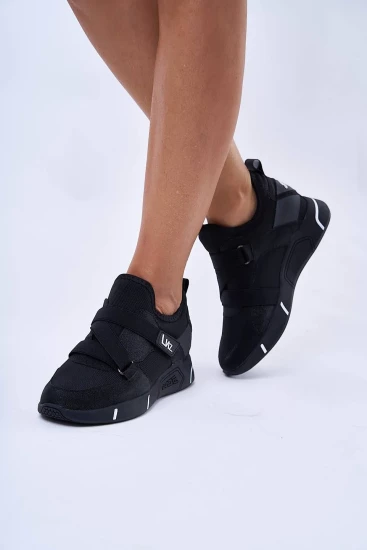 Женские кроссовки Lonza 174532 черные демисезонные текстильные
