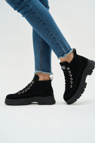 Женские ботинки Lonza 179060 черные демисезонные замшевые